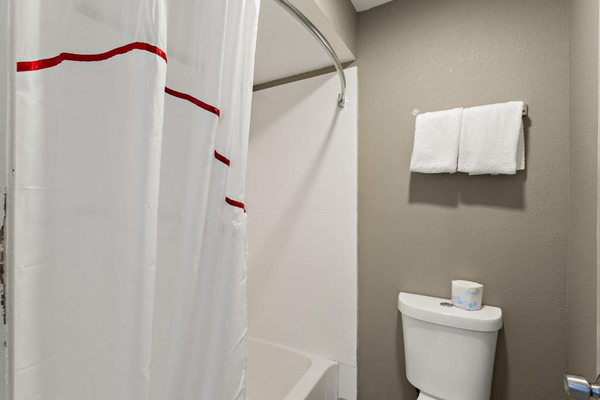Red Roof Inn Redding Exterior photo