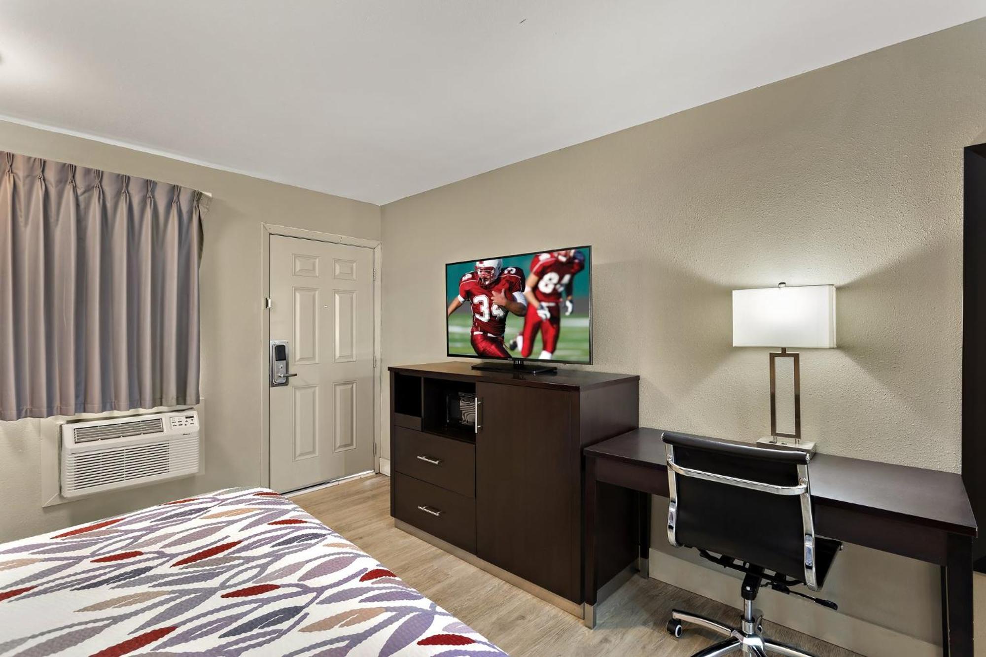 Red Roof Inn Redding Exterior photo