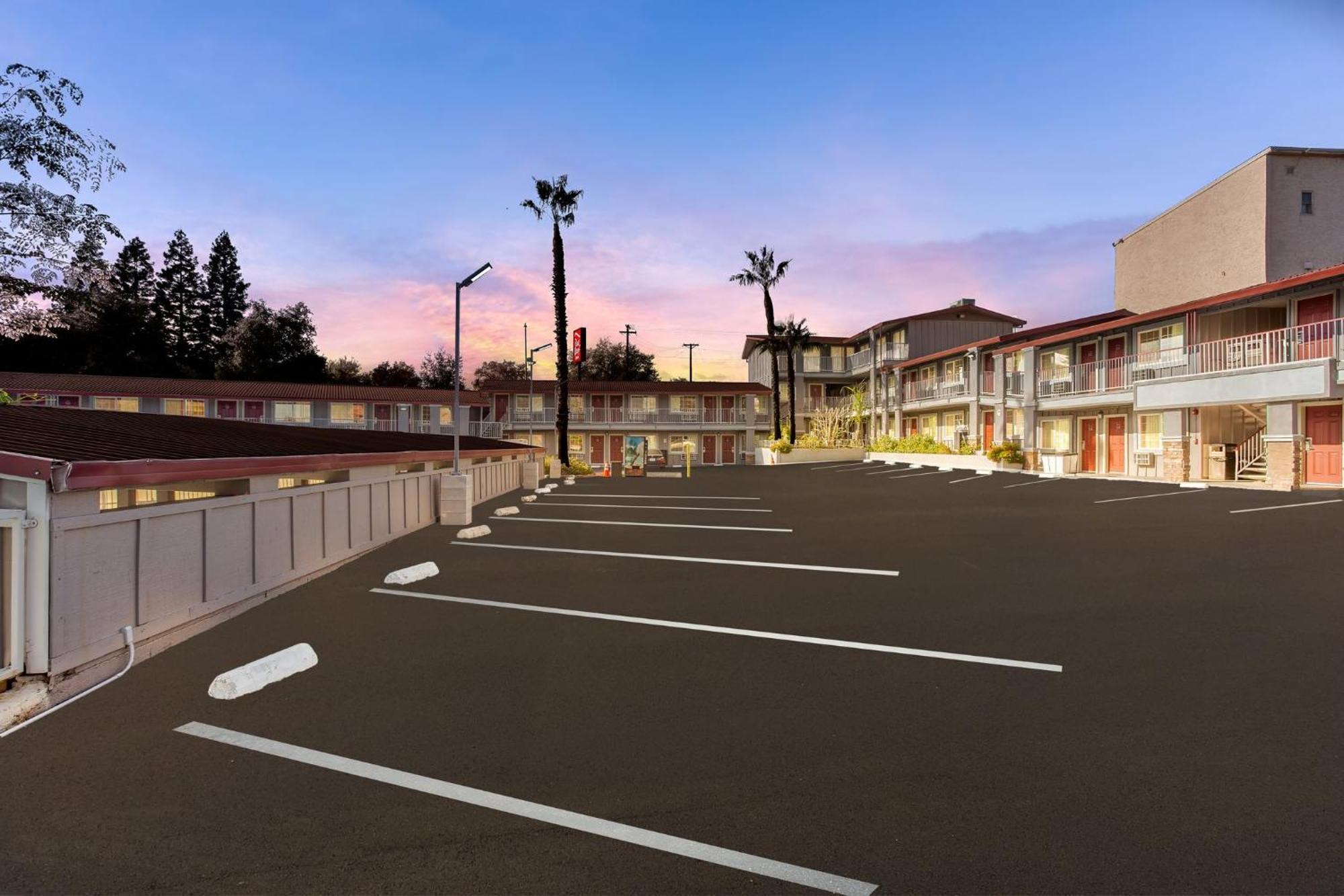 Red Roof Inn Redding Exterior photo