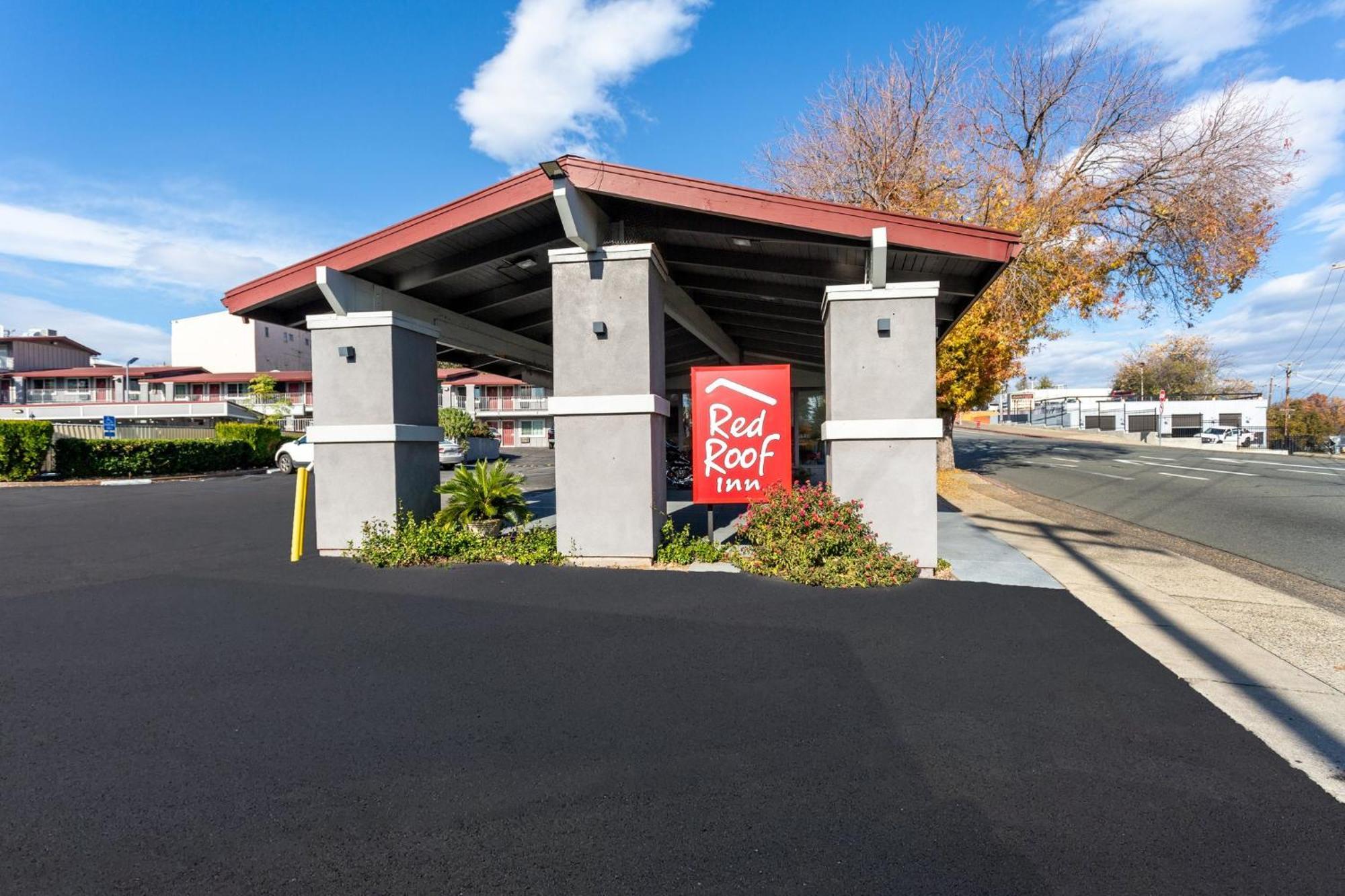 Red Roof Inn Redding Exterior photo
