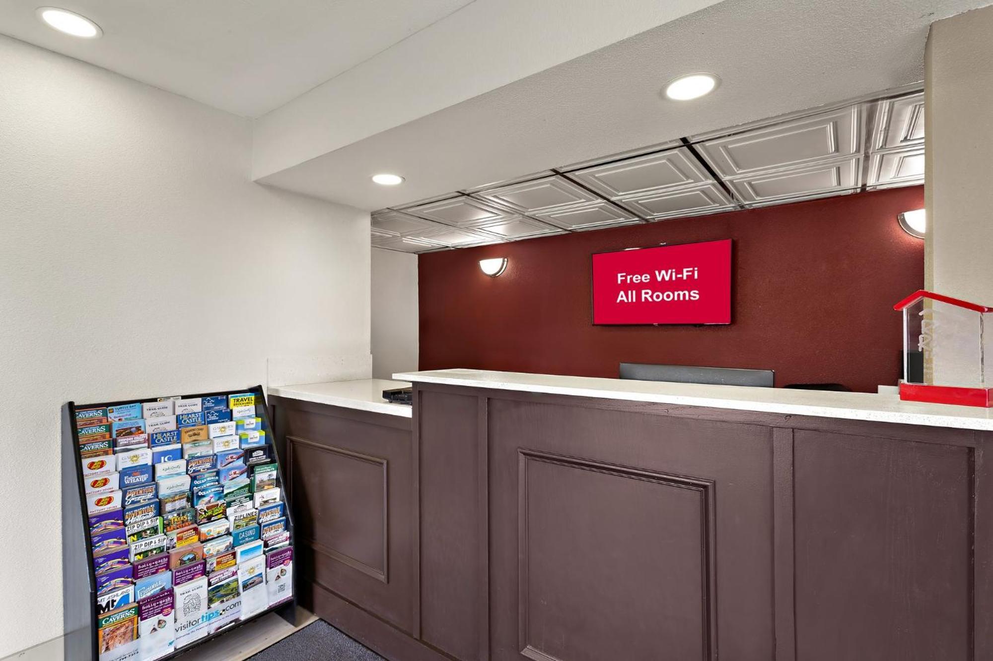 Red Roof Inn Redding Exterior photo