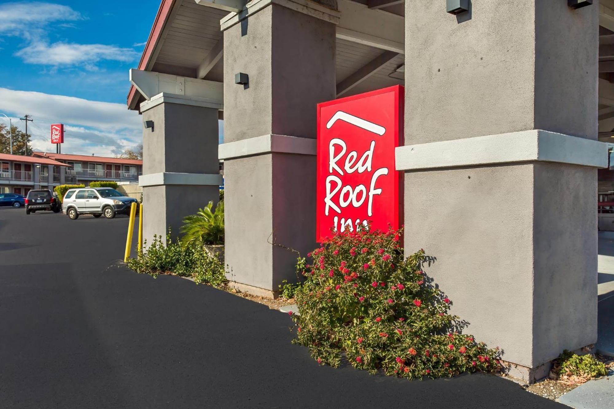 Red Roof Inn Redding Exterior photo