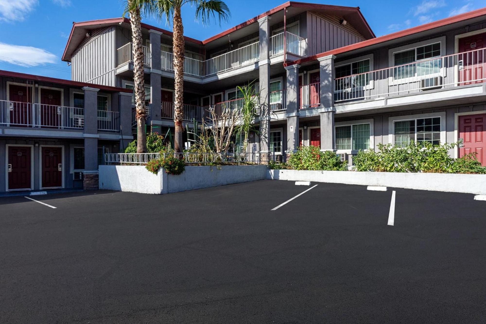 Red Roof Inn Redding Exterior photo